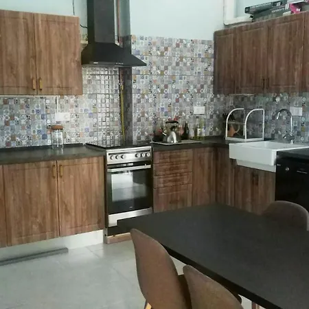 Sunny With Private Bathroom In Downtown Privatunterkunft *