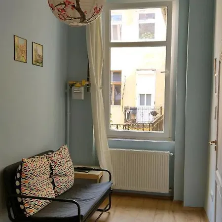 Privatunterkunft Sunny With Private Bathroom In Downtown
