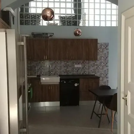 Sunny With Private Bathroom In Downtown * Budapest