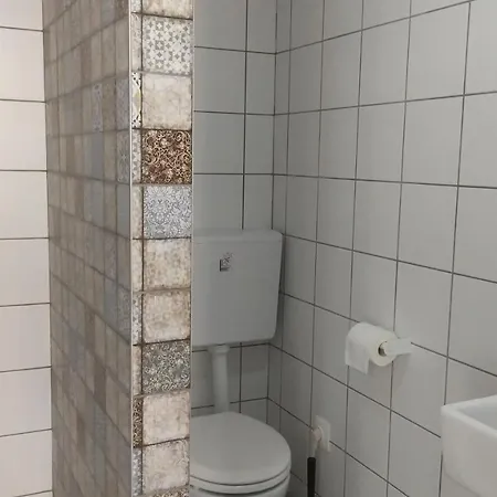 Sunny With Private Bathroom In Downtown Privatunterkunft Budapest