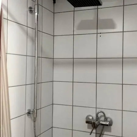 Sunny With Private Bathroom In Downtown Privatunterkunft Budapest