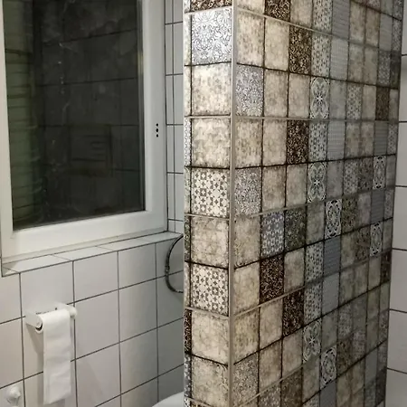 Privatunterkunft Sunny With Private Bathroom In Downtown *